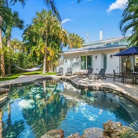 Sandy Pants - Designer Beach Chic Home Steps To Beach Backyard Oasis W Heated Pool